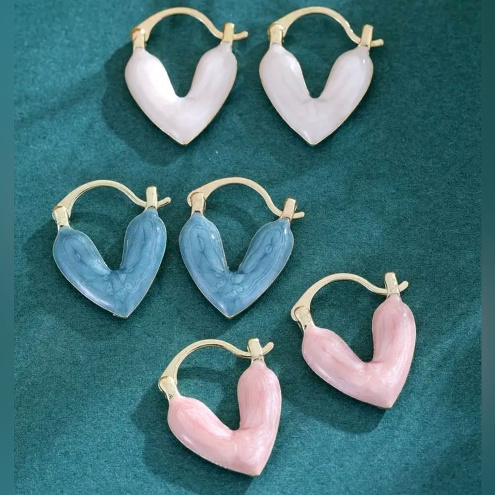 🔅🆕🔅 Darling Pair Heart in Blue💙  White🤍 Pink 🩷 Earrings ✨
